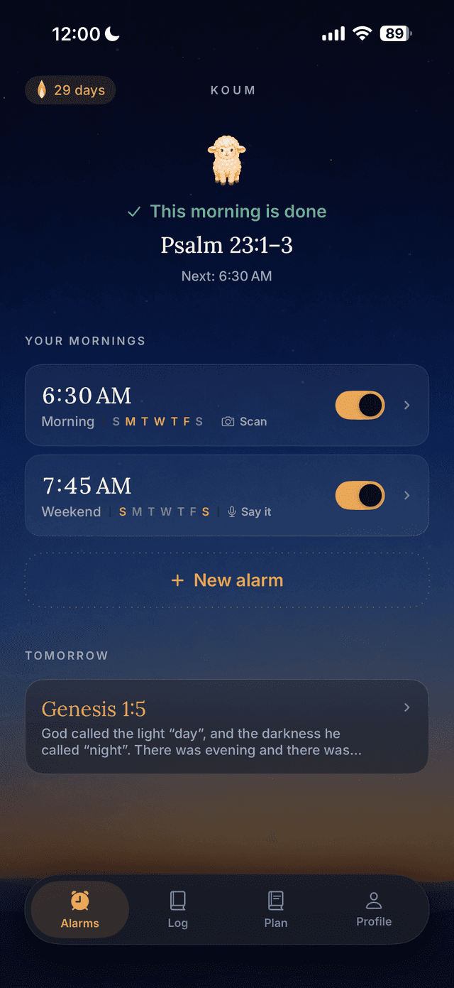Lista de alarmas de Koum configuradas para comenzar la mañana con un pasaje bíblico.